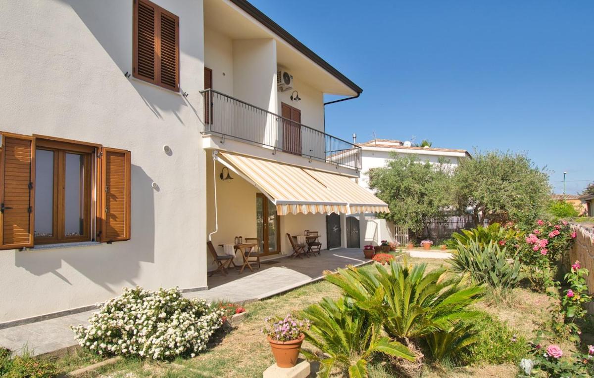 Dommu Livia Hotel Lotzorai Exterior photo